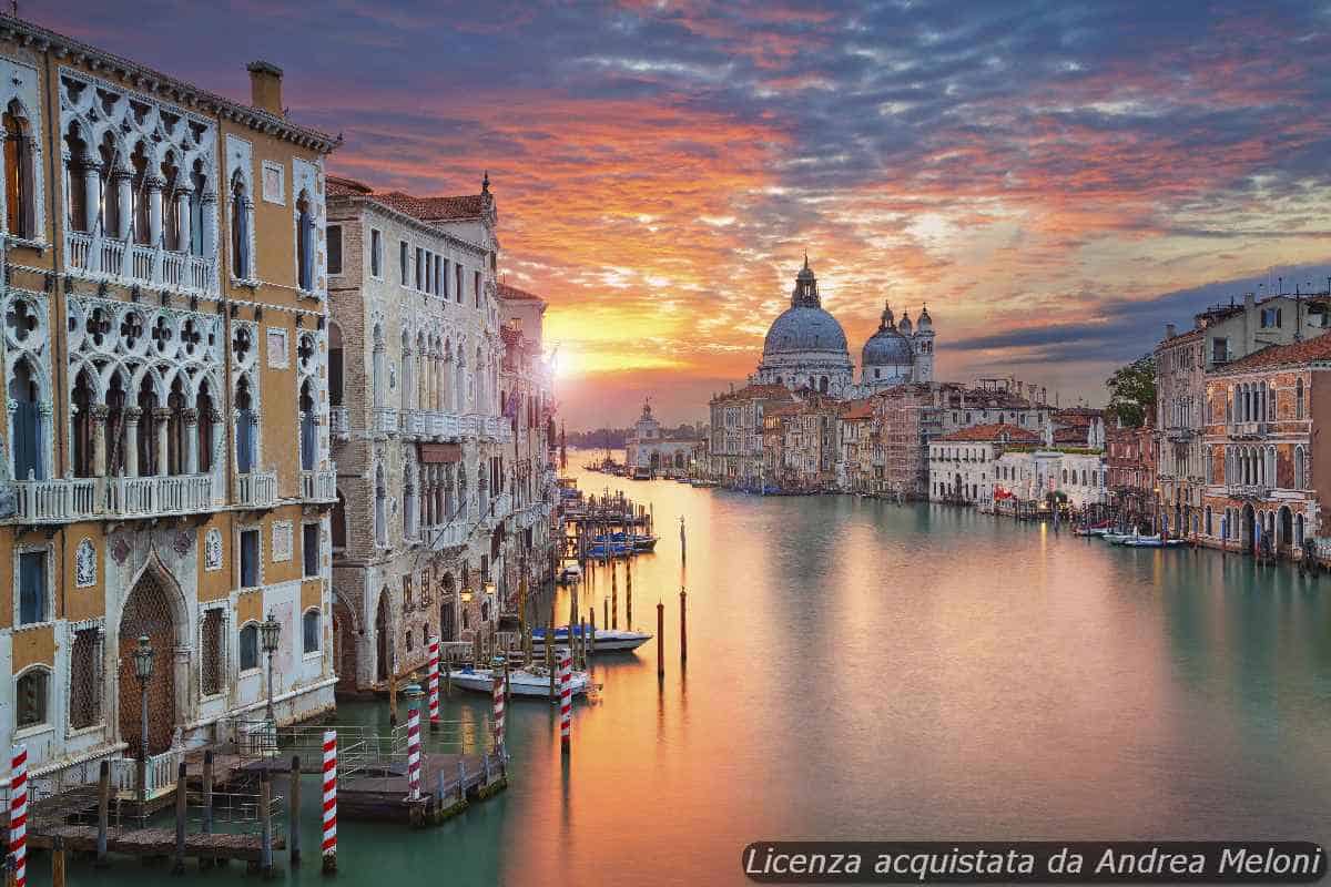 Previsione meteo Venezia: oggi rovesci e vento, domani schiarite