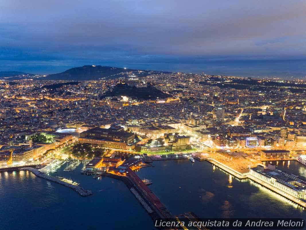 Previsione meteo Napoli: oggi poco nuvoloso con vento, sereno in serata