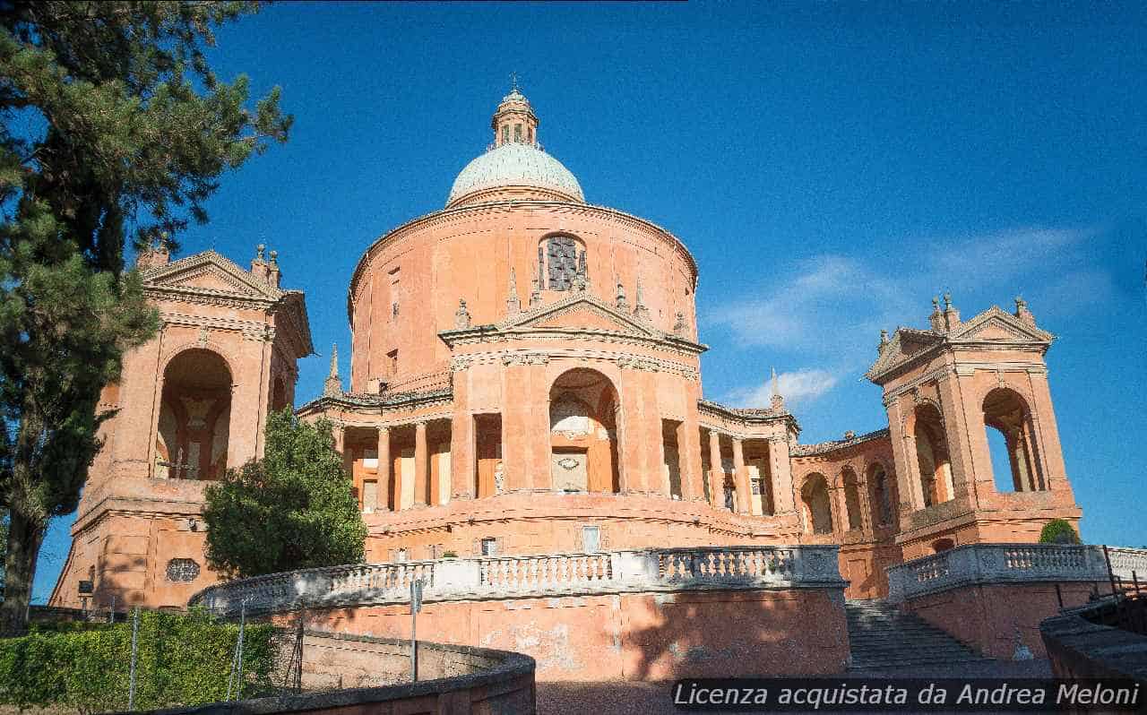 Meteo Bologna: oggi nuvoloso con piovaschi, domani schiarite in arrivo
