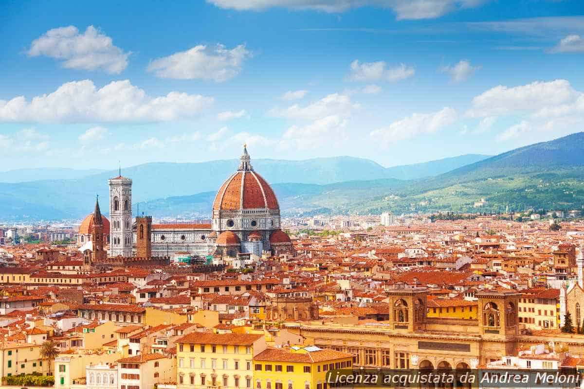 Meteo Firenze: Nubi Sparse Oggi, Persistono nei Giorni Successivi