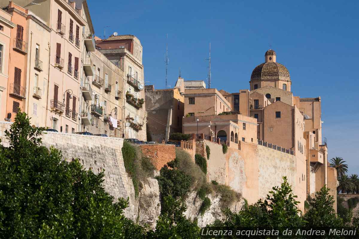 Meteo Cagliari: Oggi Quasi Sereno e Ventoso, Domani Nubi Sparse e Venti Forti