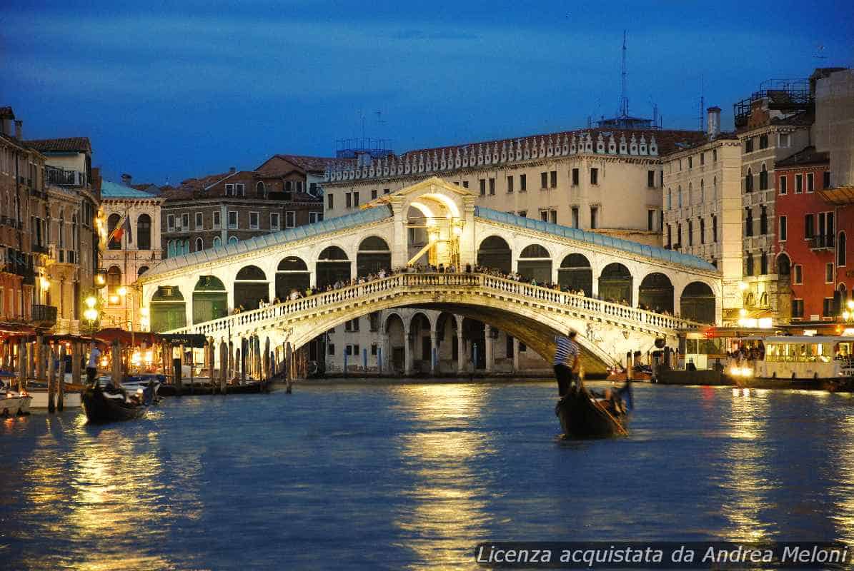 Meteo Venezia: oggi nuvoloso con rovesci, domani schiarite in arrivo
