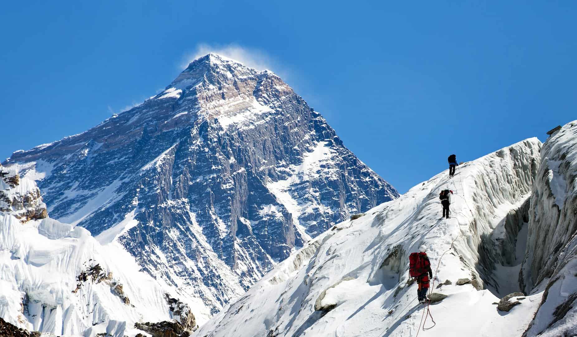 Alpinista mongolo perde la vita sull’Everest: ecco cosa succede quando si muore sulla vetta del mondo