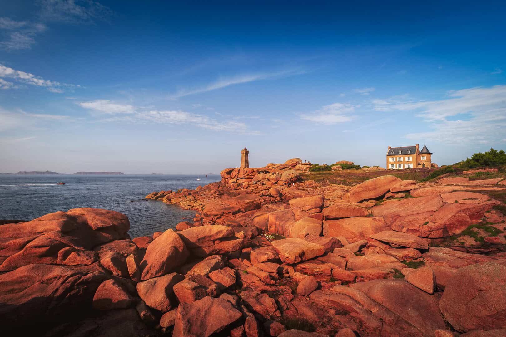 Viaggio alla scoperta dei sentieri della costa di granito rosa in Bretagna