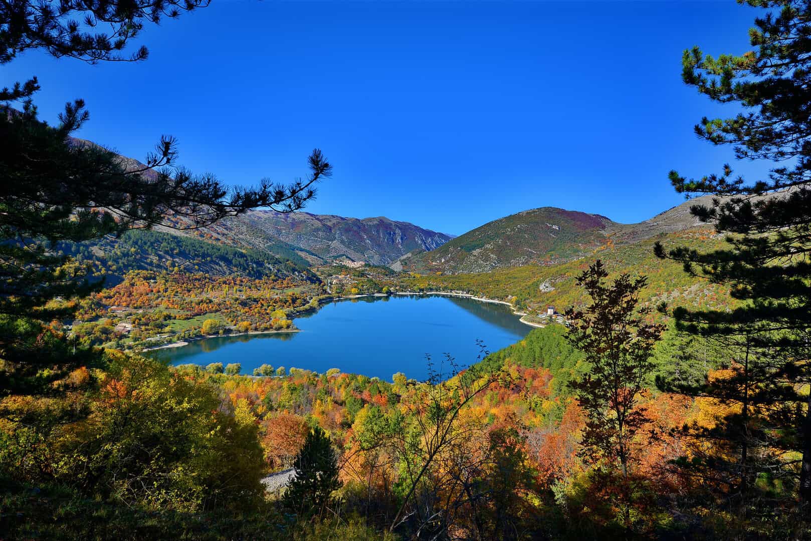 Vacanza tra i monti d’Abruzzo: scoperta e meraviglie del Lago di Scanno