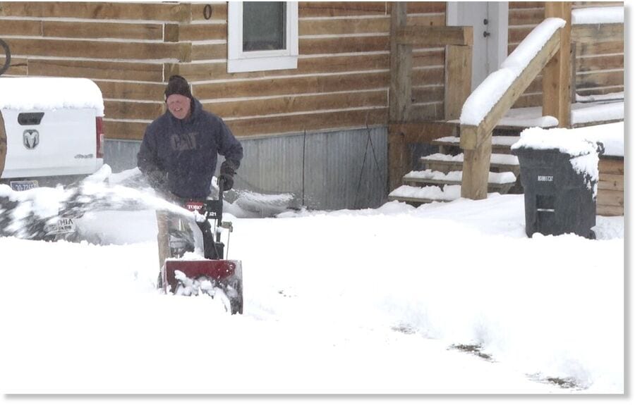 Tempesta di neve improvvisa e inattesa in Montana dopo grandine e temporale. Video meteo