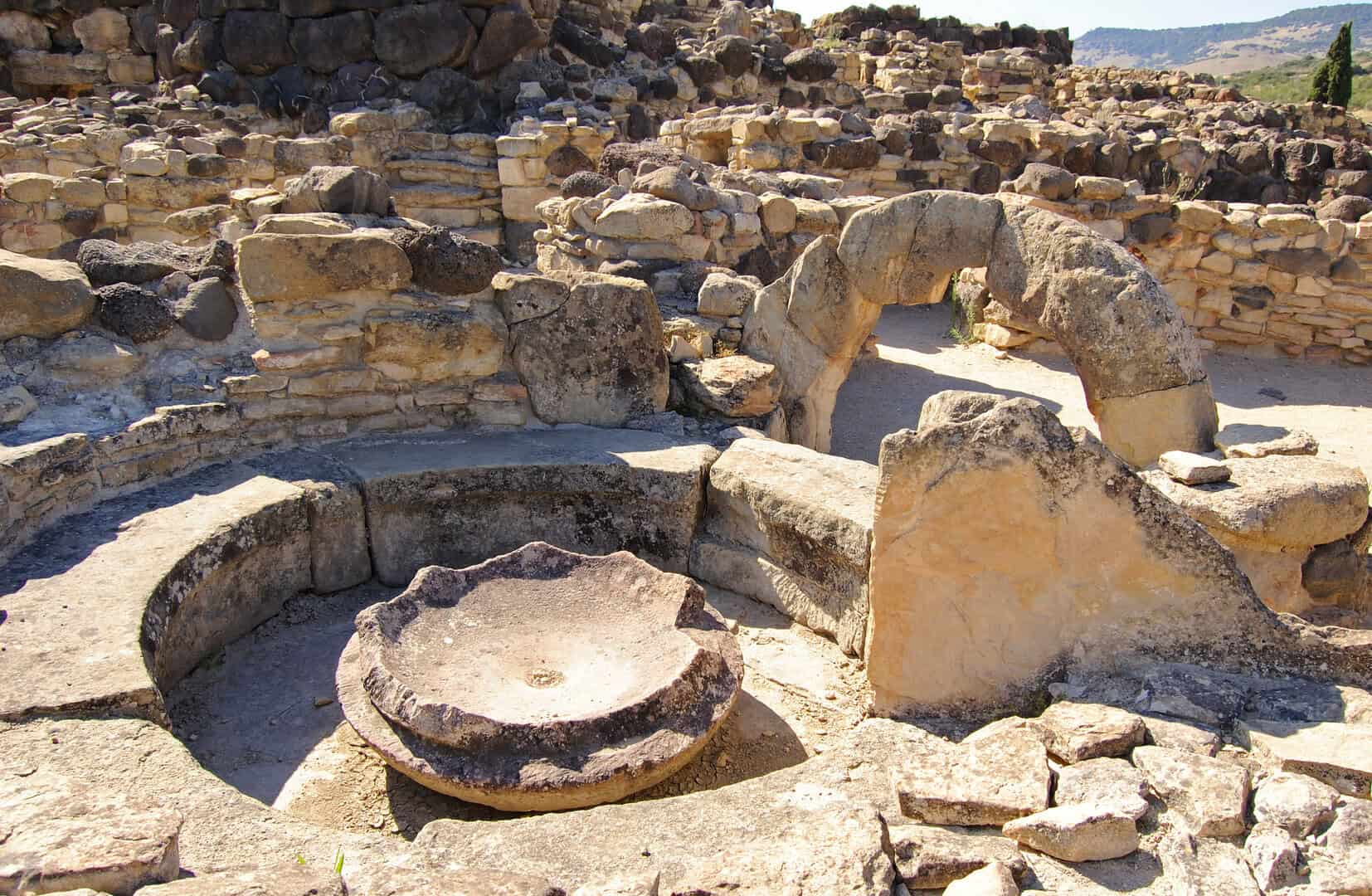Turismo in Sardegna: il cammino storico del Nuraghe di Barumini