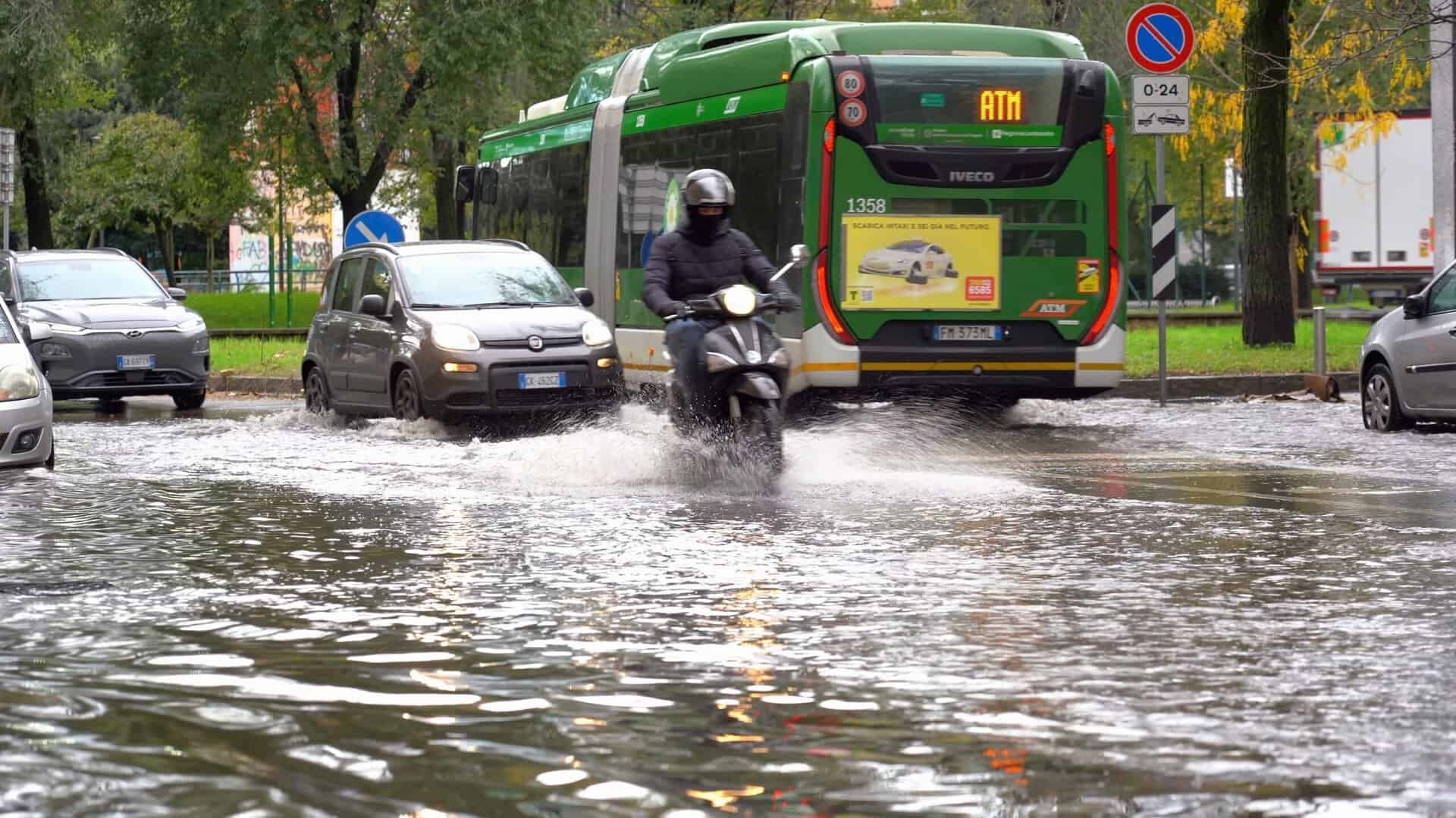 Allerta Meteo ROSSA su Milano, provincia e ampie aree della bergamasca. Poi arancione altrove