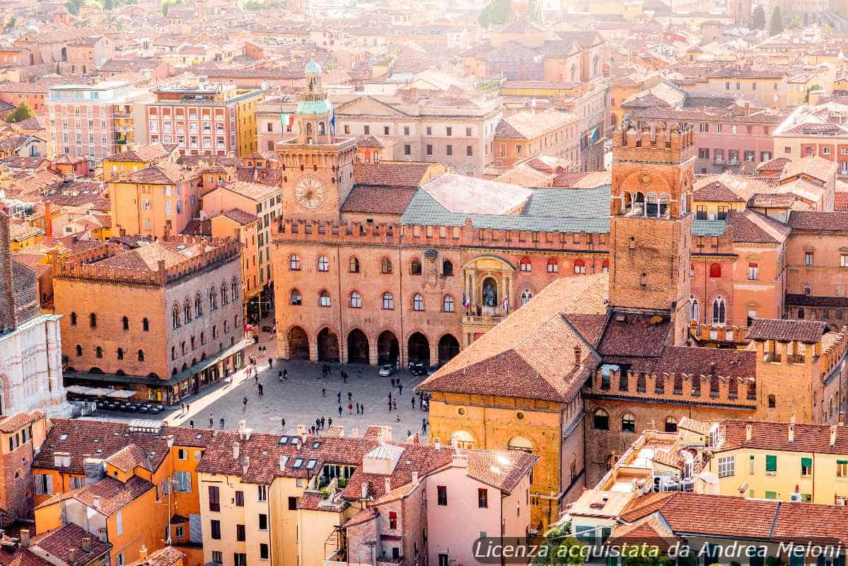 Meteo Bologna: oggi nuvole e piovaschi, domani schiarite in arrivo
