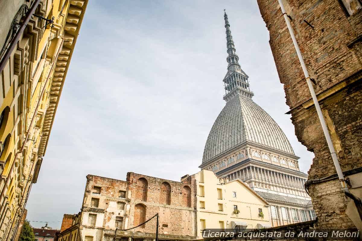 Meteo Torino: Oggi Nuvoloso con Rovesci, Seguiranno Nubi Sparse