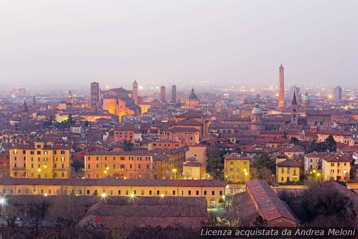 Meteo Bologna: oggi poco nuvoloso, prossimi giorni stabili e soleggiati