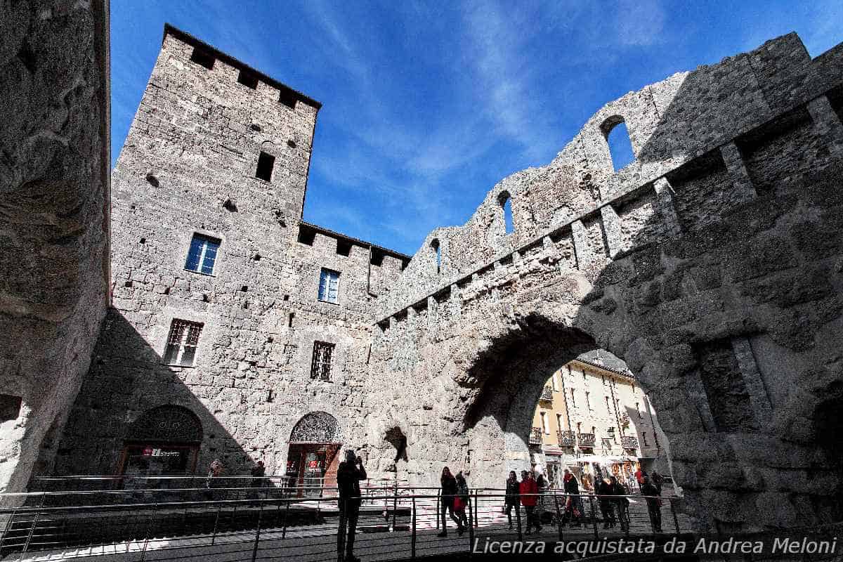 Meteo Aosta: Nubi Sparse e Vento, Seguono Piovaschi