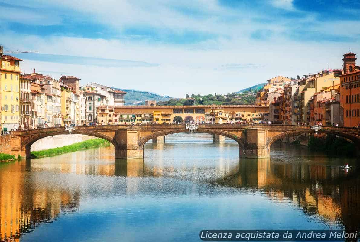 Meteo Firenze: Nubi Sparse e Vento, Schiarite in Arrivo