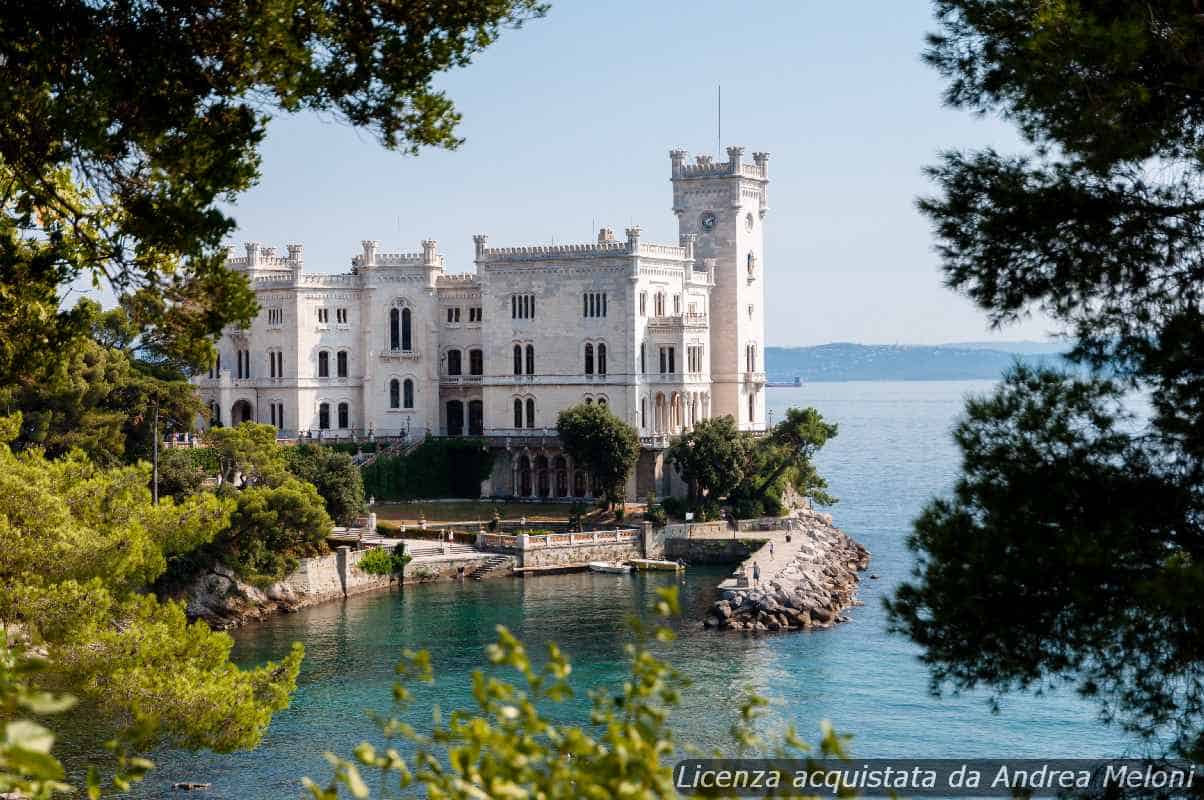 Meteo Trieste: Nubi sparse e vento forte, schiarite in arrivo