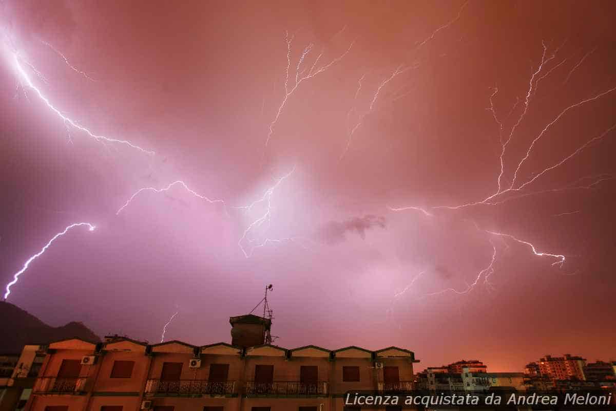 Meteo Palermo: Nubi Sparse Seguite da Nuvolosità e Piovaschi, Vento Moderato