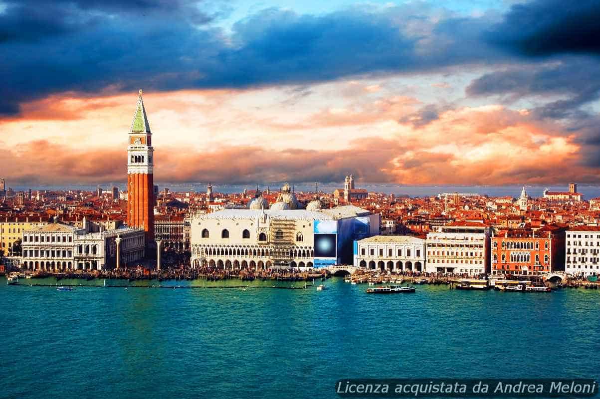 Meteo Venezia: Nuvolosità e Rovesci Domani, Seguiti da Nubi Sparse e Piovaschi