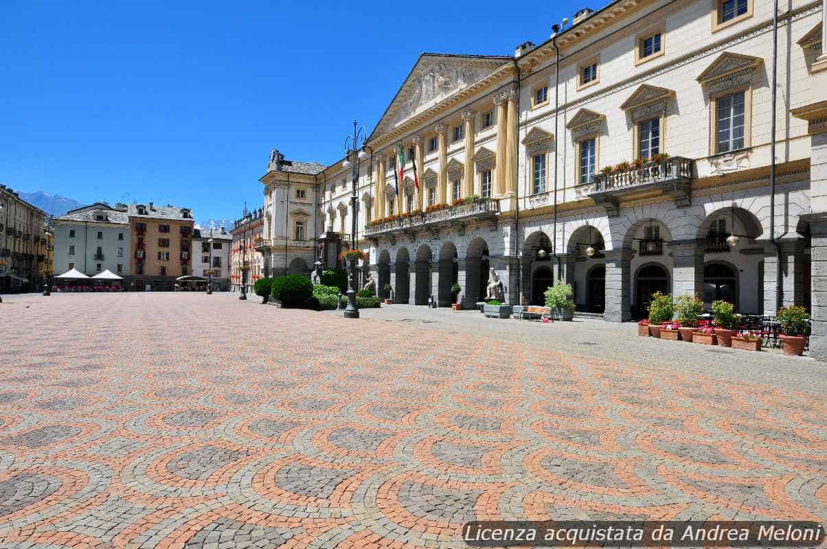Meteo Aosta: domani schiarite, seguono nuvole e pioggia, vento occasionale