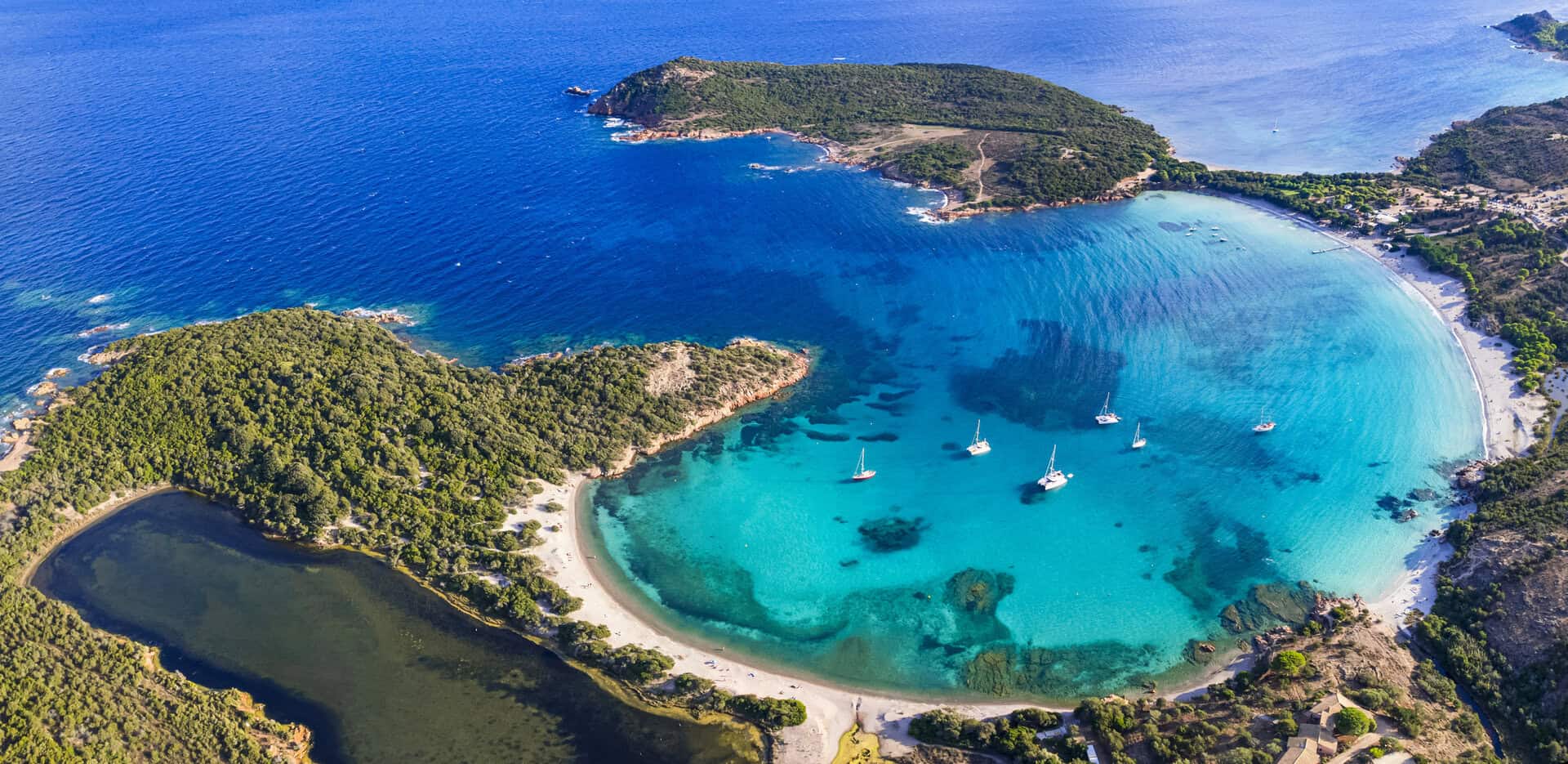 Una vacanza in alta Corsica: pittoreschi paesini immersi nel verde e spiagge da sogno