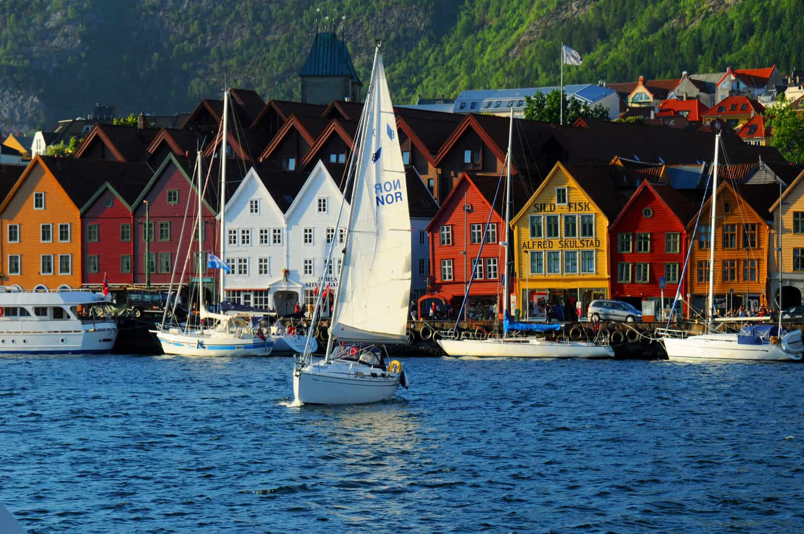 Viaggio a Bergen: i paesaggi mozzafiato e le attrazioni imperdibili nella più affascinante città della Norvegia