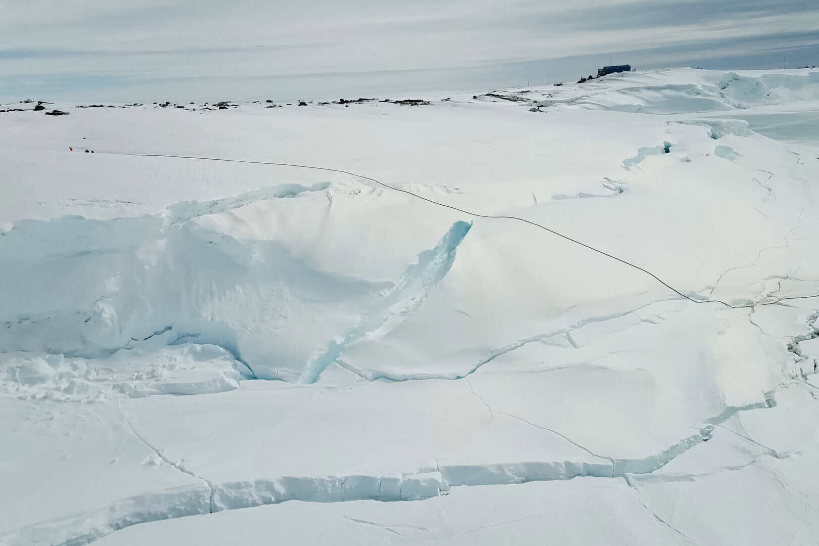 Fusione del ghiaccio antartico vicino al punto di non ritorno: la calotta potrebbe collassare con conseguenze devastanti