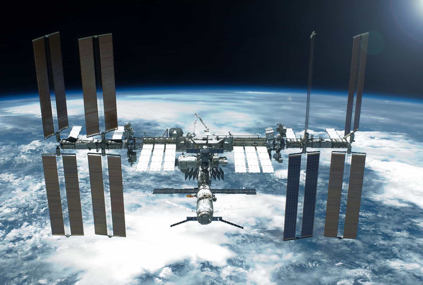 Incidente spaziale: il satellite russo Resurs-P1 si disintegra creando detriti pericolosi nell’orbita della ISS