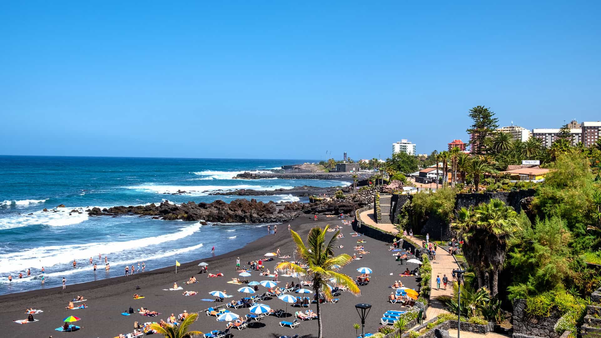 Turismo alla scoperta di Tenerife: il maestoso Teide e le affascinanti spiagge nere