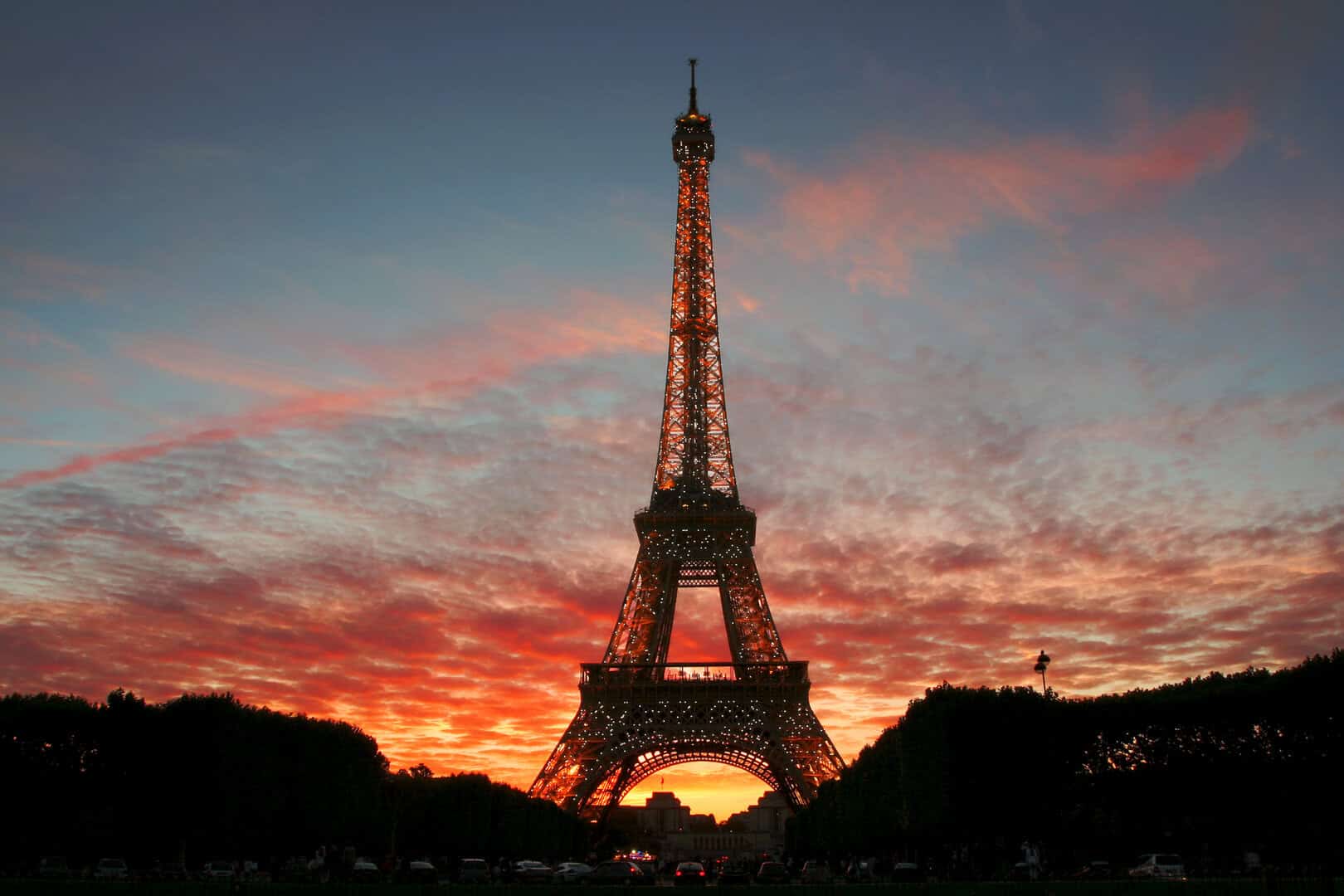 tour eiffel al tramonto
