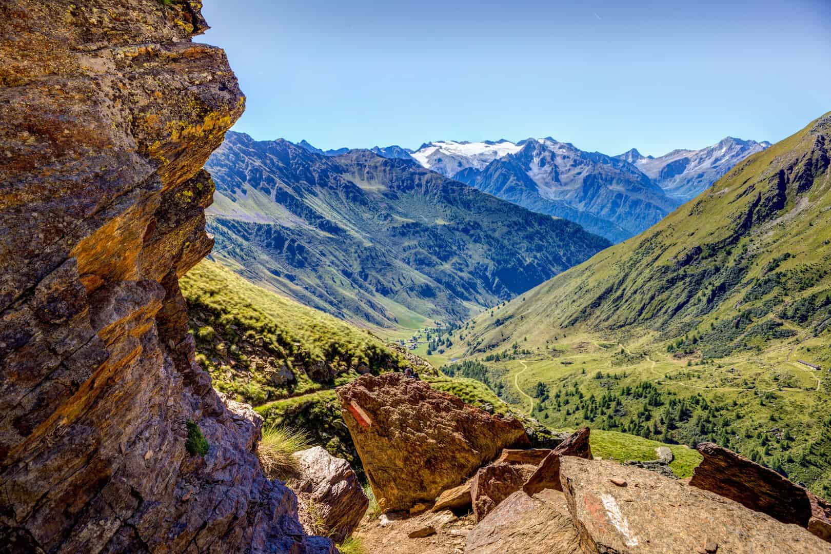 Turismo in Valle Camonica: custode di tradizioni antiche e paesaggi montani di rara bellezza