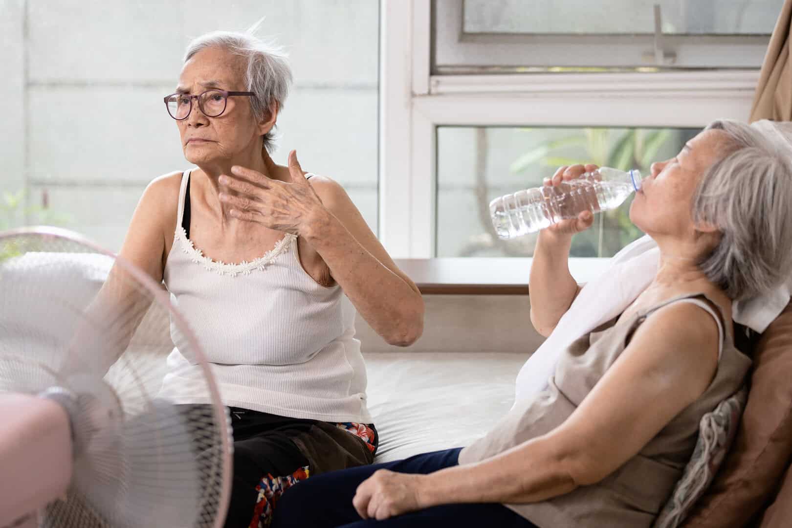 anziani combattere il caldo