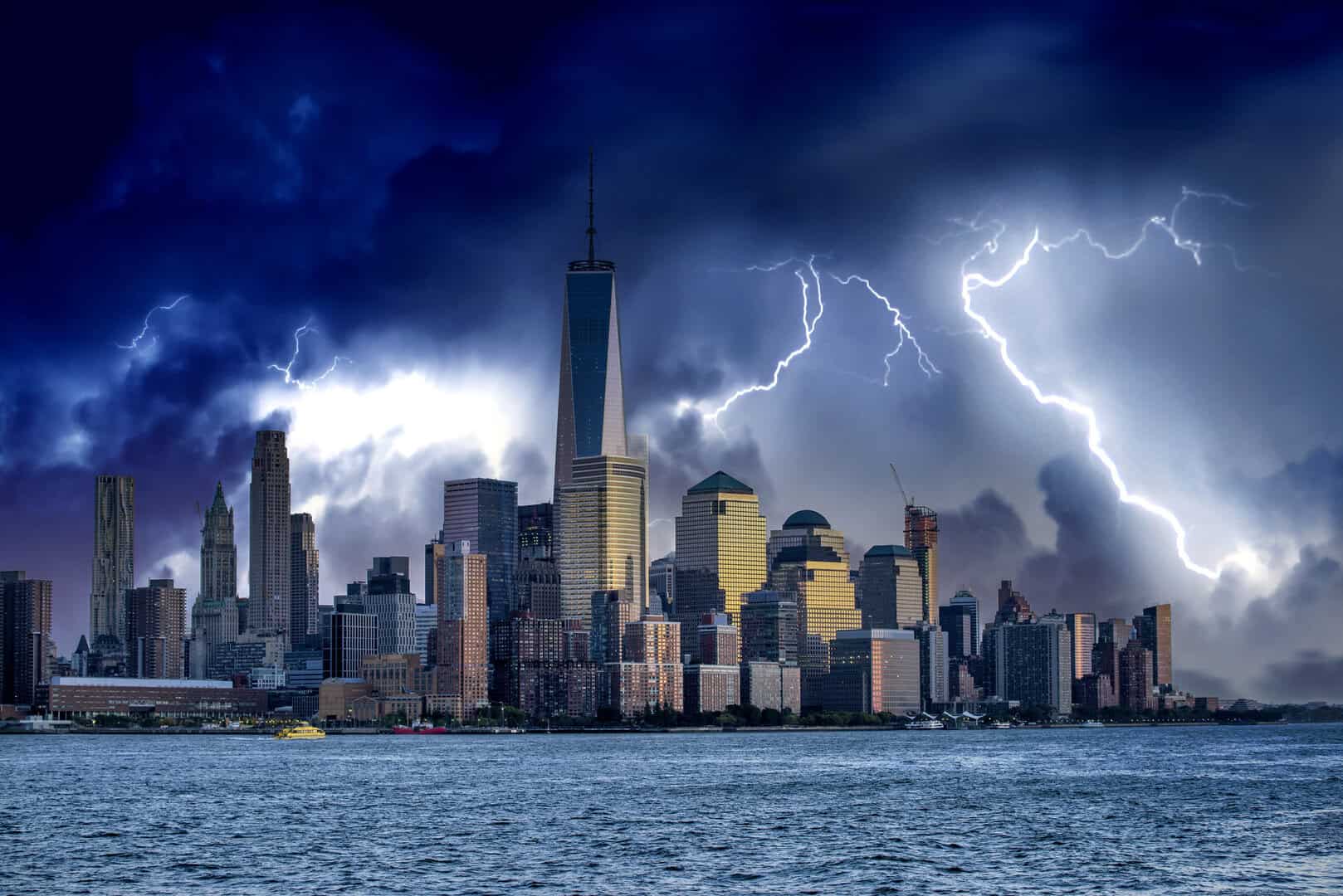 Meteo: tempeste provocano inondazioni e bloccano gli aeroporti a New York