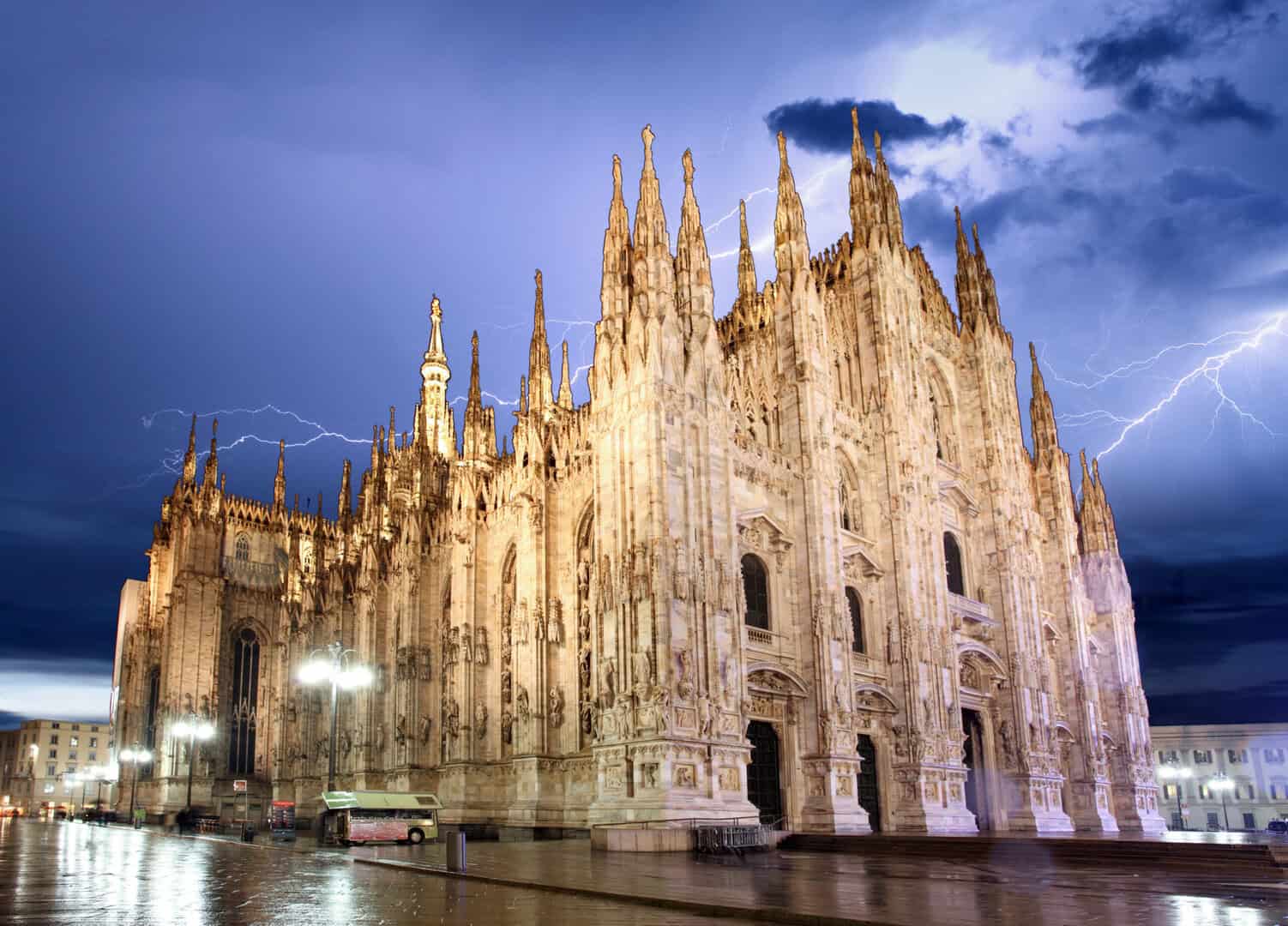 Meteo: Alta pressione e caldo intenso a Milano, ma in arrivo temporali