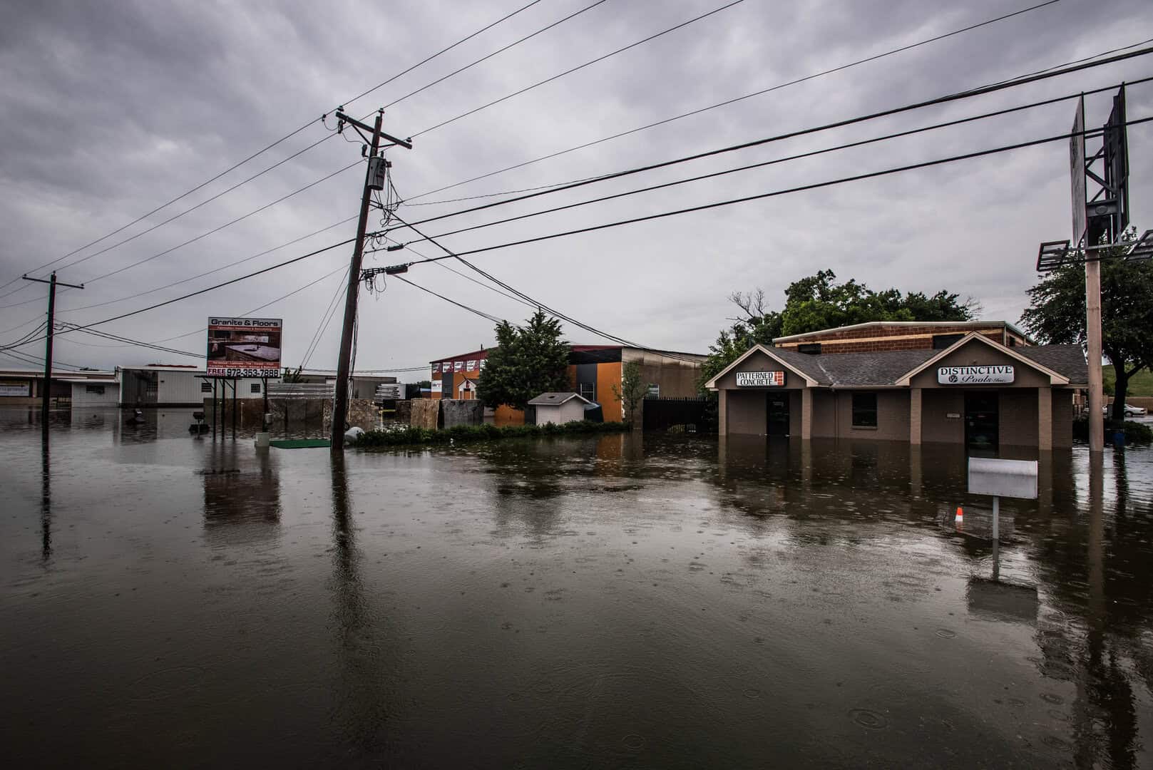 Forti temporali causano alluvioni nel sud-est degli Stati Uniti, Texas in allarme