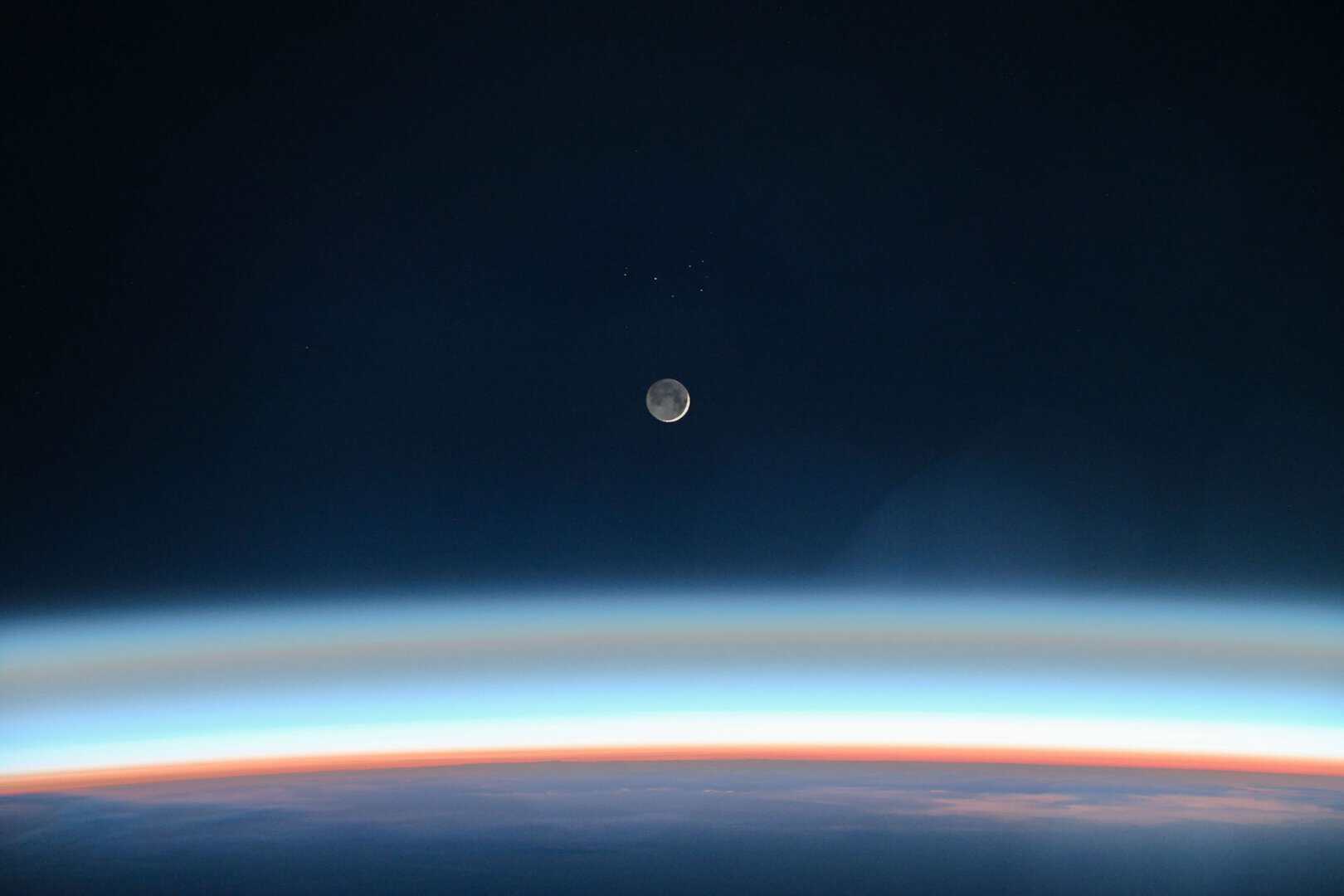 terra luna iss 10 maggio 2024