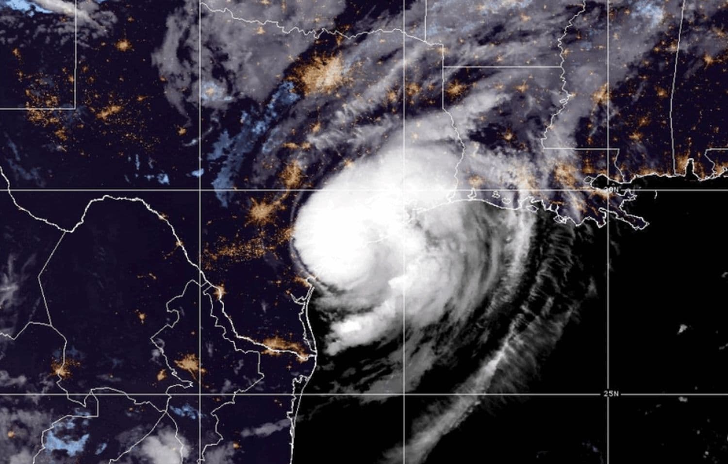 Beryl si rafforza di nuovo e colpisce il Texas come uragano di categoria 1