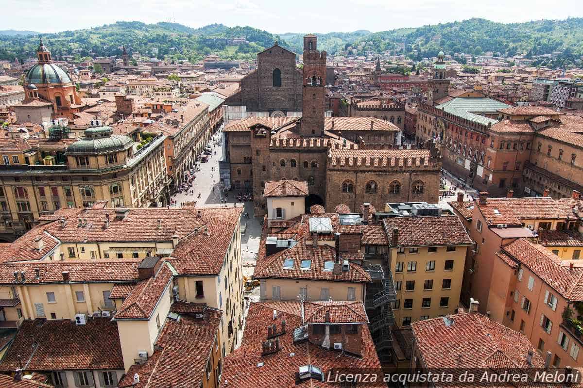 Previsione Meteo Bologna: Oggi Sereno, Domani Nuvole e Vento