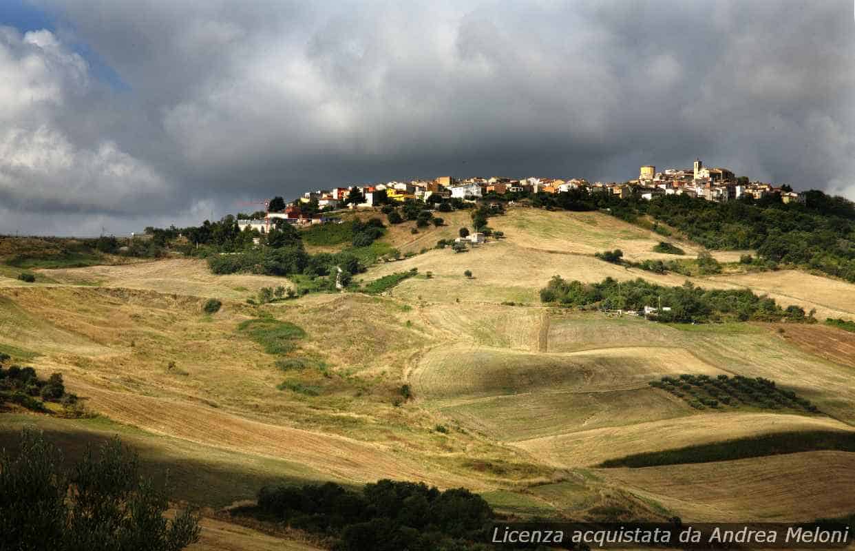 Meteo Campobasso: Nuvolosità e Rovesci Domani, Vento e Piovaschi Successivi