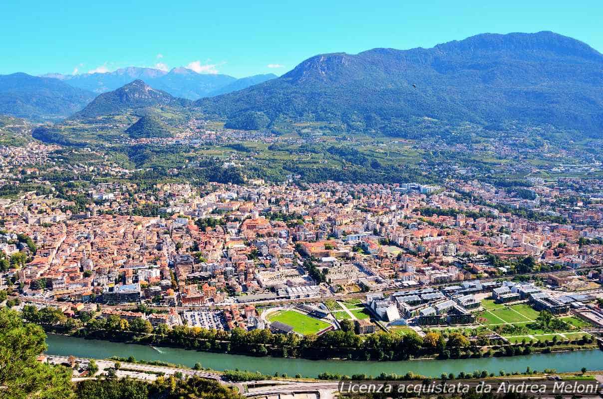 Meteo Trento: Nubi e Rovesci Domani, Schiarite Successive