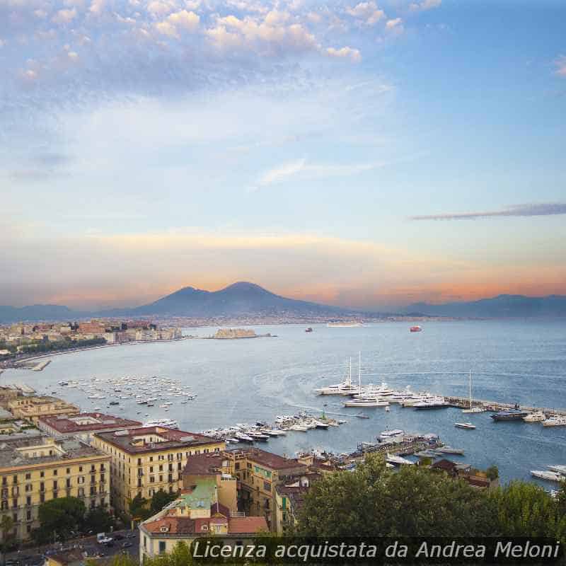 Meteo Napoli: Nuvolosità e Rovesci Domani, Tendenza Stabile nei Giorni Successivi