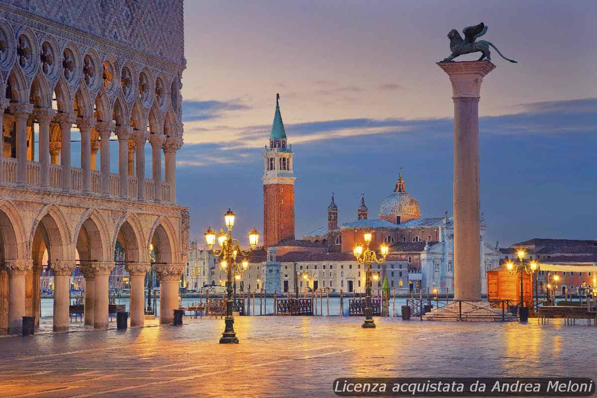Previsione Meteo Venezia: Nubi Sparse e Rovesci con Vento nei Prossimi Giorni