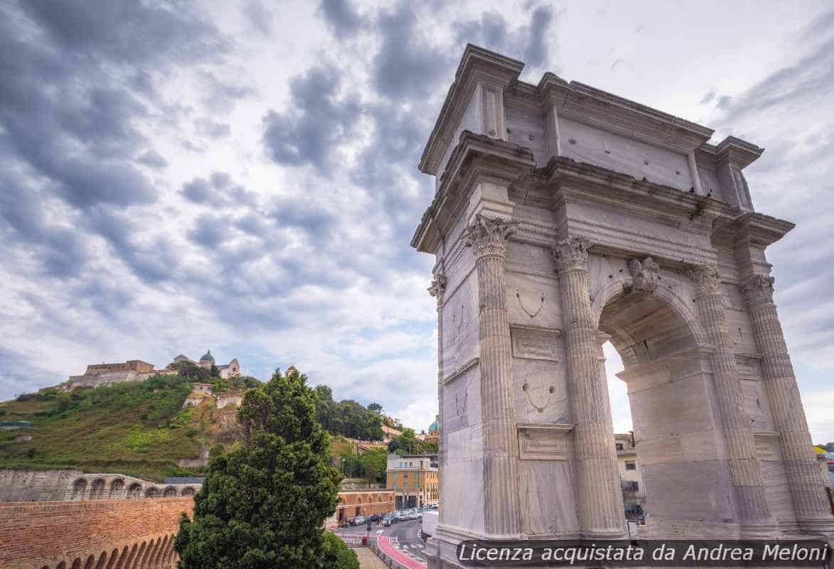 Meteo Ancona: domani poco nuvoloso e ventoso, migliora in serata