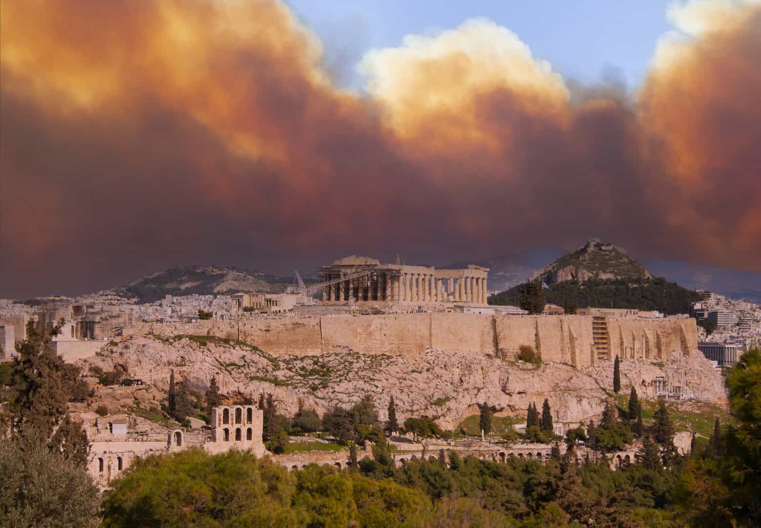 incendio grecia atene acropoli