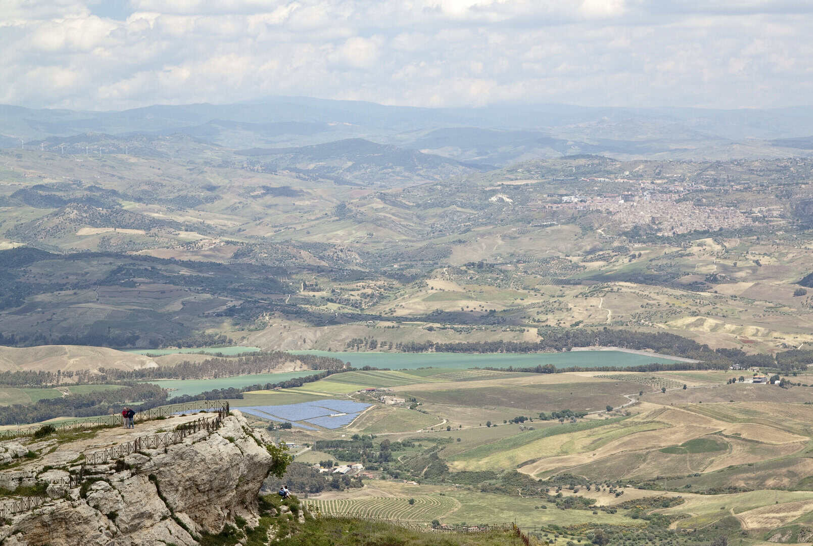 Siccità estrema in Sicilia: laghi prosciugati e agricoltura in ginocchio