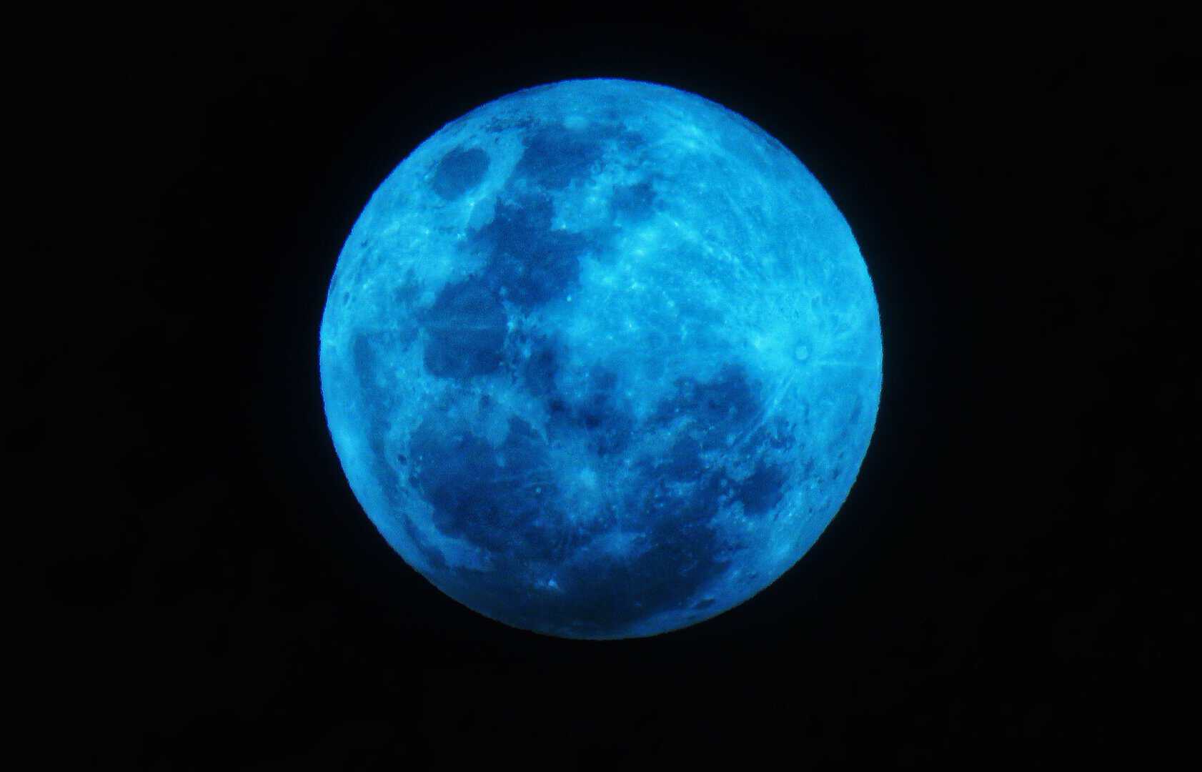 superluna blu 19 agosto