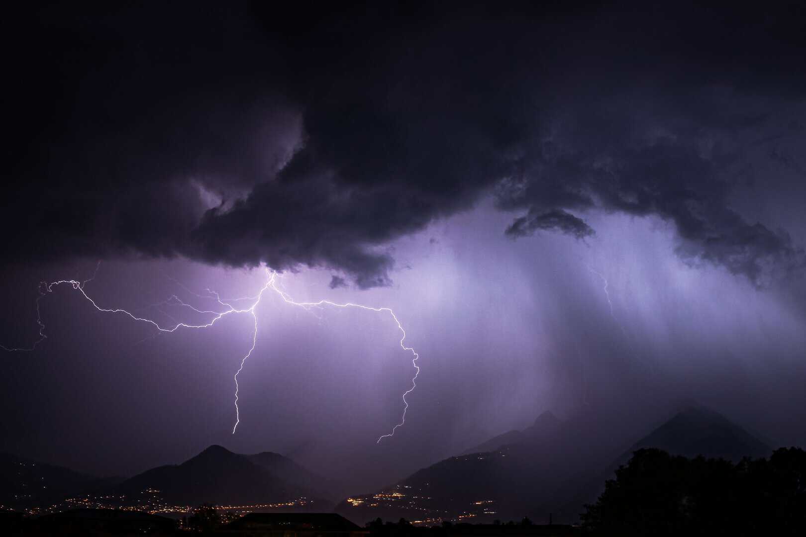 Violenti temporali colpiscono la Svizzera: alluvionata la cittadina di Brienz