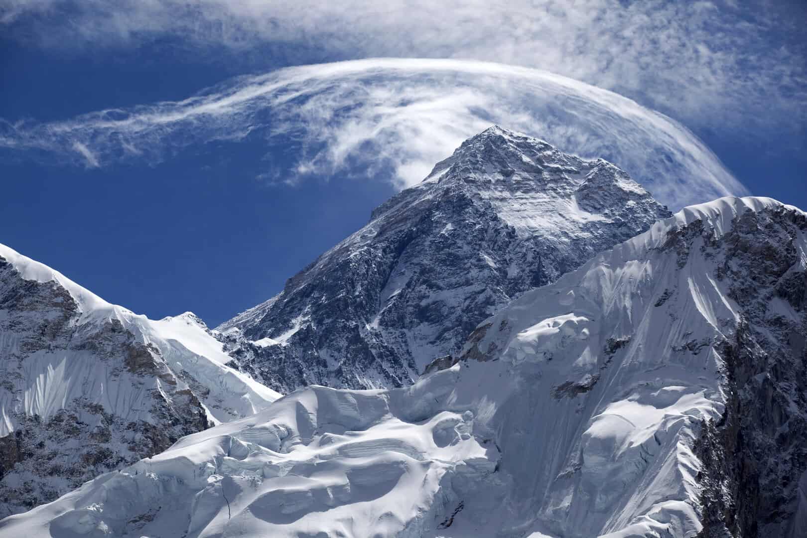 Everest: un’anomalia geologica lo rende il tetto del mondo