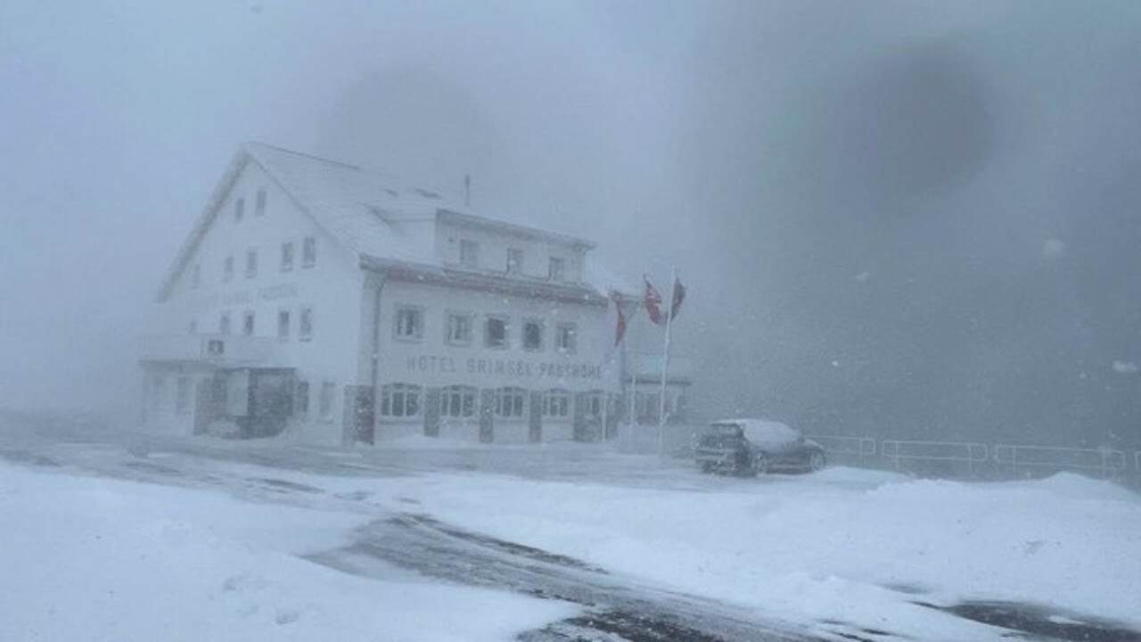 Tempeste di neve fuori stagione anche in Svizzera. Video meteo