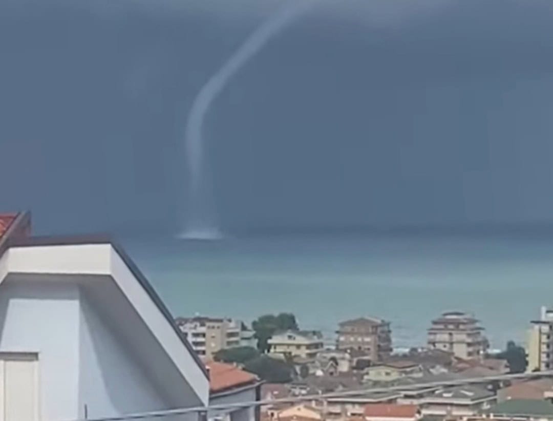 Meteo estremo: l’Autunno scatena Trombe Marine e Cicloni sull’Italia