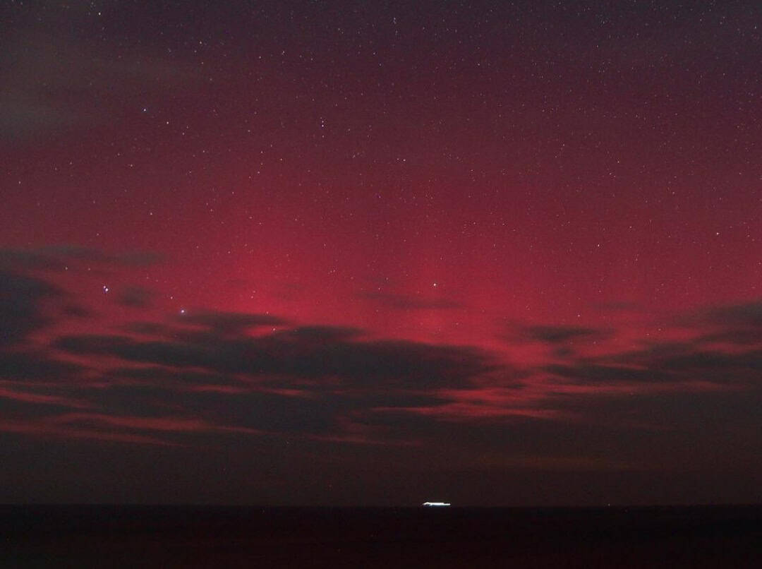 Meteo, spettacolo celeste in Italia: aurora boreale o SAR?