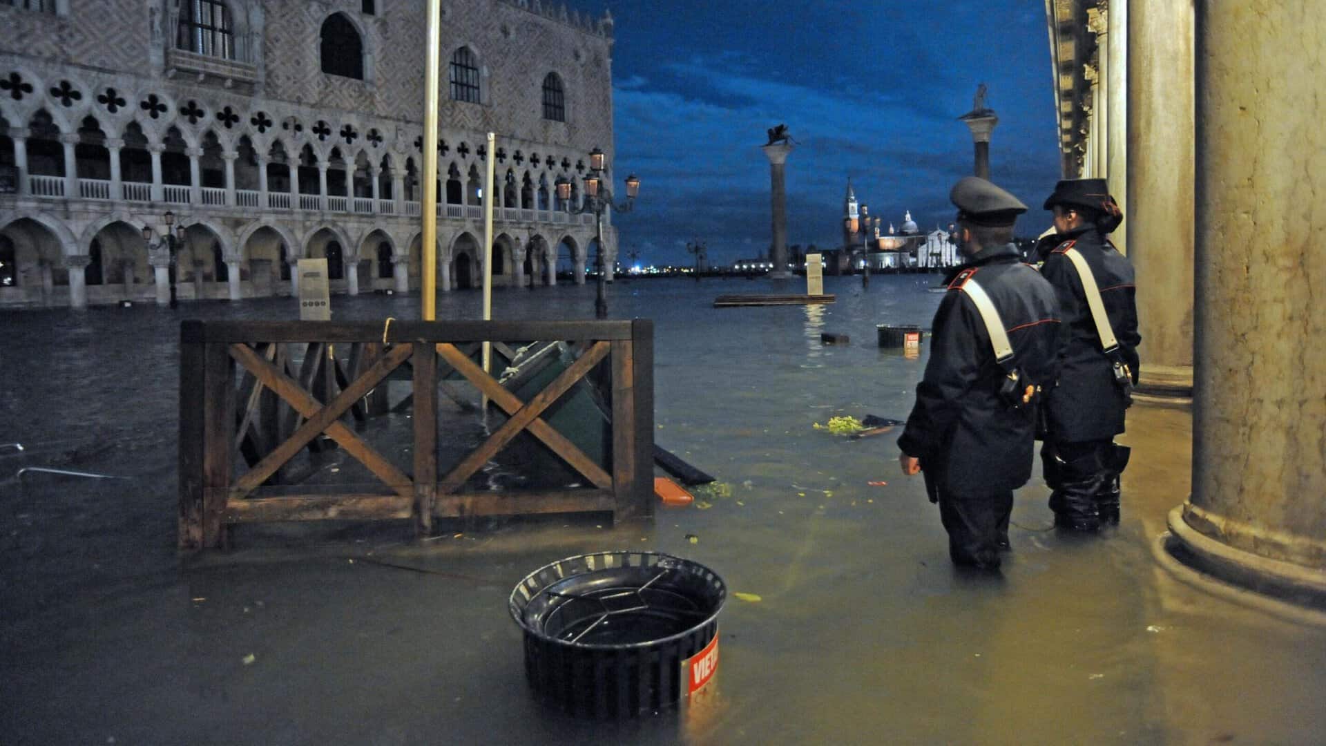 Acqua alta venezia scaled