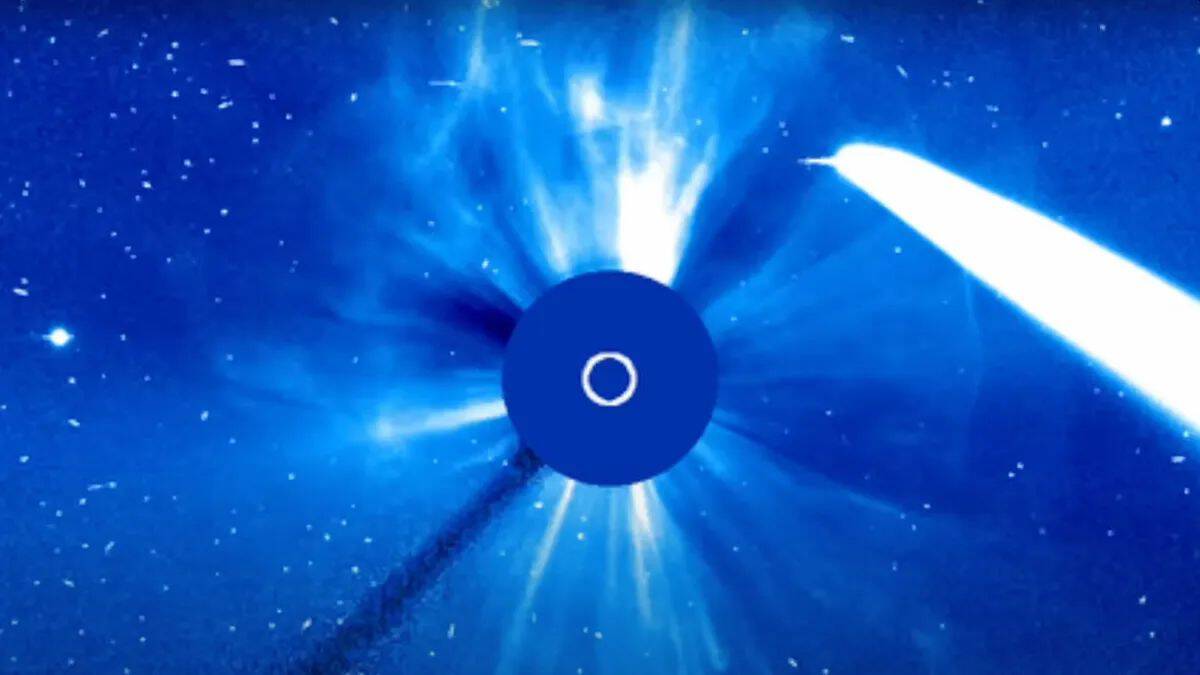 cometa eruzione solare 1012